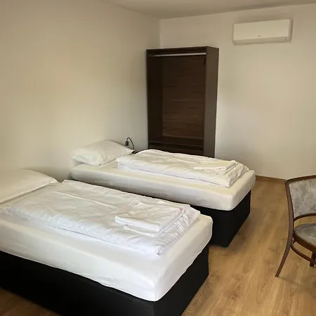 Luna Vendeghaz بيت ضيافة Székesfehérvár